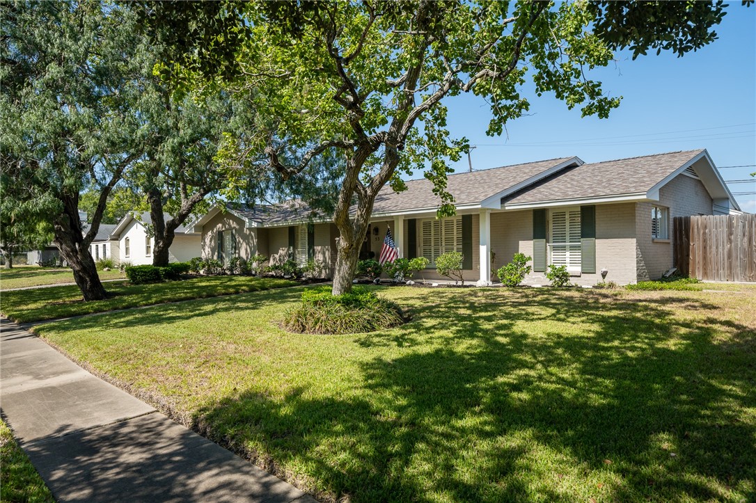 53 Camden Place Corpus Christi TX 78412