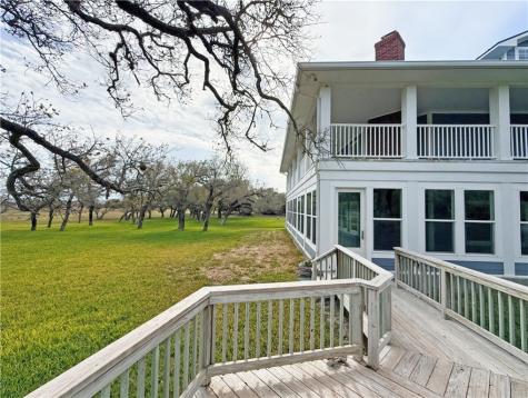 1622 12th Street Rockport TX 78382