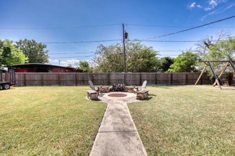 206 S Sixth Street Woodsboro TX 78393