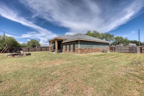 206 S Sixth Street Woodsboro TX 78393