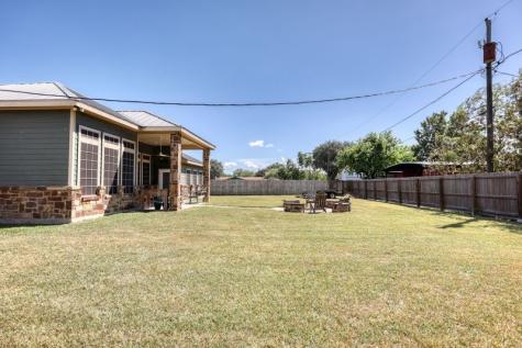 206 S Sixth Street Woodsboro TX 78393