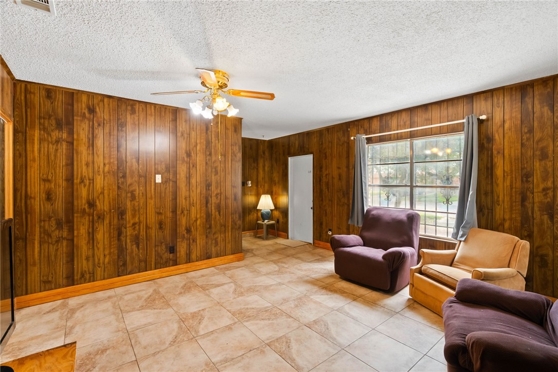 10702 Glenwood Street Corpus Christi TX 78410