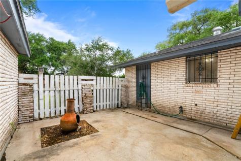 10702 Glenwood Street Corpus Christi TX 78410