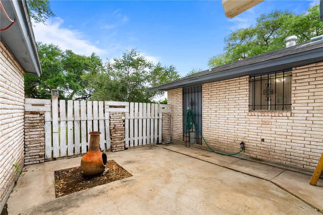 10702 Glenwood Street Corpus Christi TX 78410