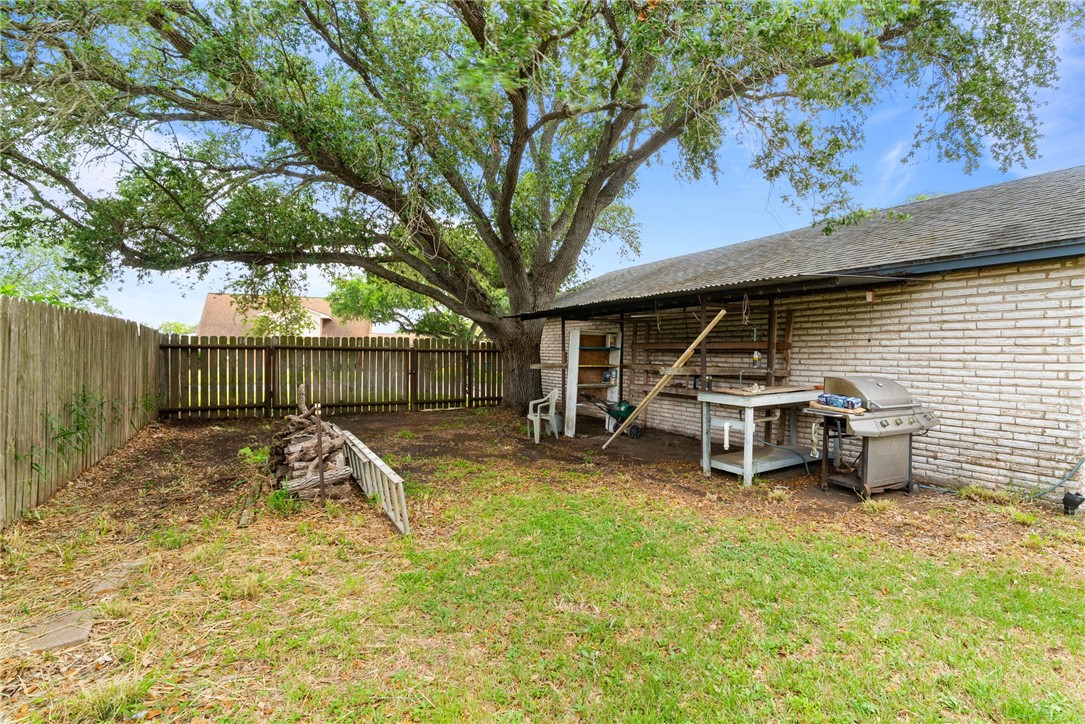 10702 Glenwood Street Corpus Christi TX 78410