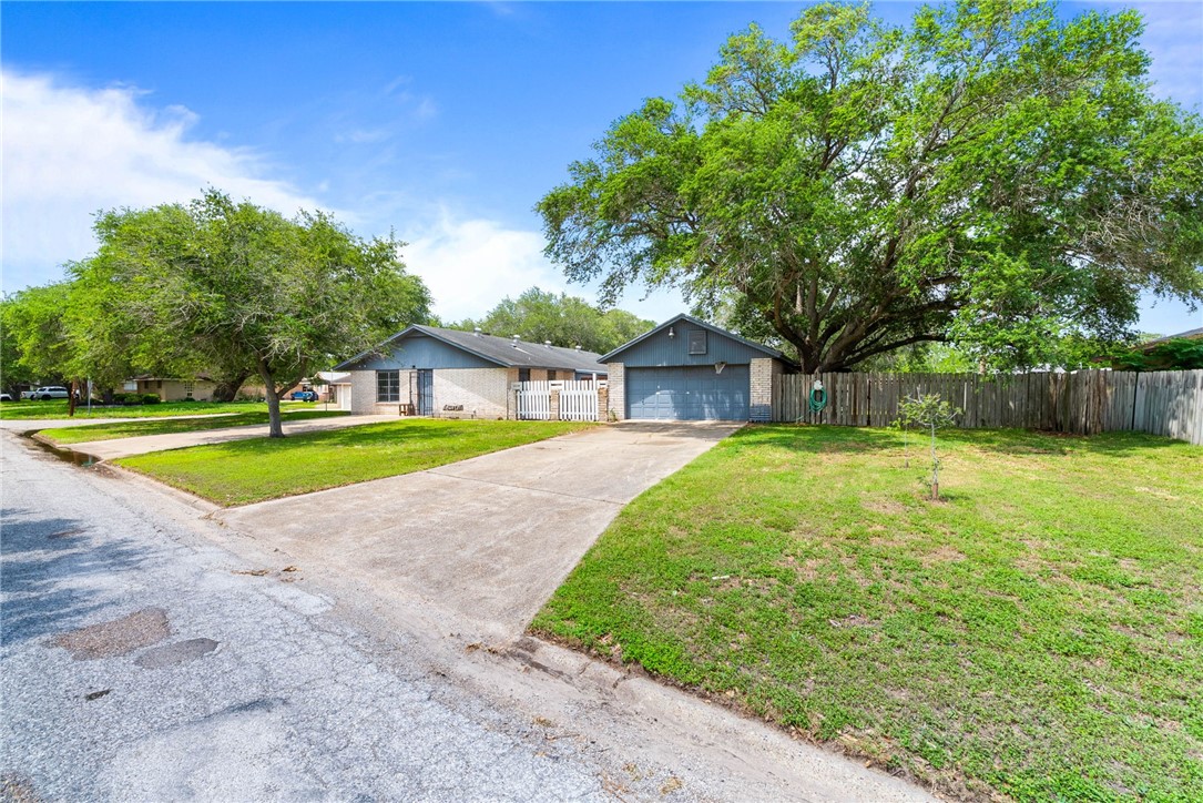 10702 Glenwood Street Corpus Christi TX 78410