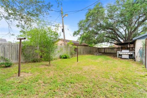 10702 Glenwood Street Corpus Christi TX 78410