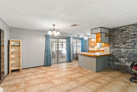10702 Glenwood Street Corpus Christi TX 78410