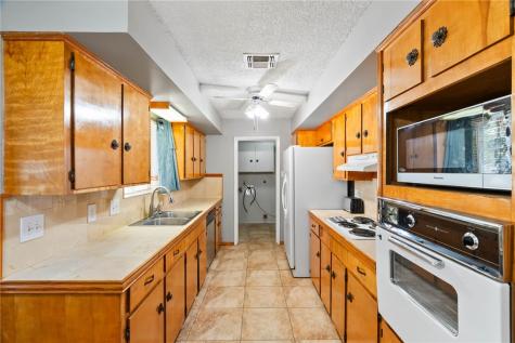 10702 Glenwood Street Corpus Christi TX 78410