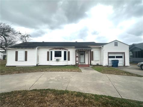 604 E Sinton Street Sinton TX 78387