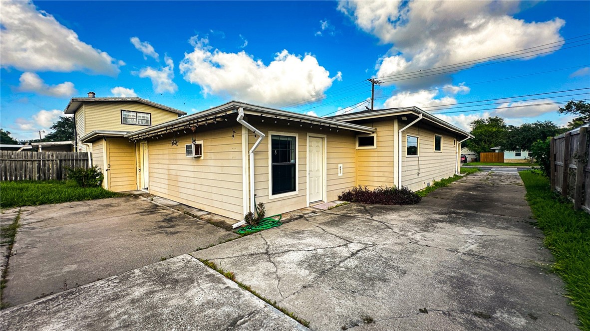 222 Doddridge Corpus Christi TX 78411