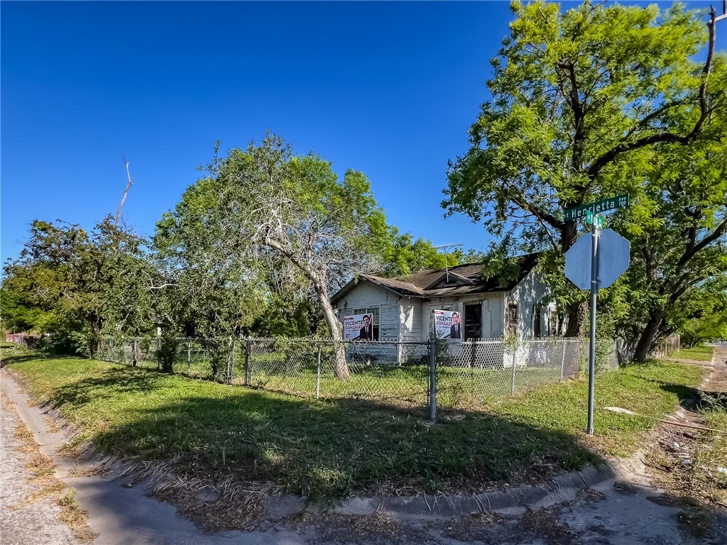 701 E Henrietta Avenue Kingsville TX 78363