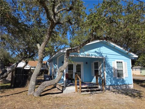 112 E Linden Street Rockport TX 78382