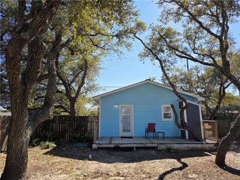 112 E Linden Street Rockport TX 78382