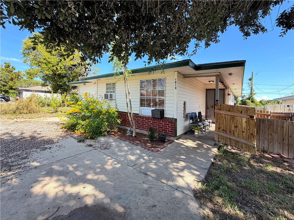 1913 Sandy Way Corpus Christi TX 78418