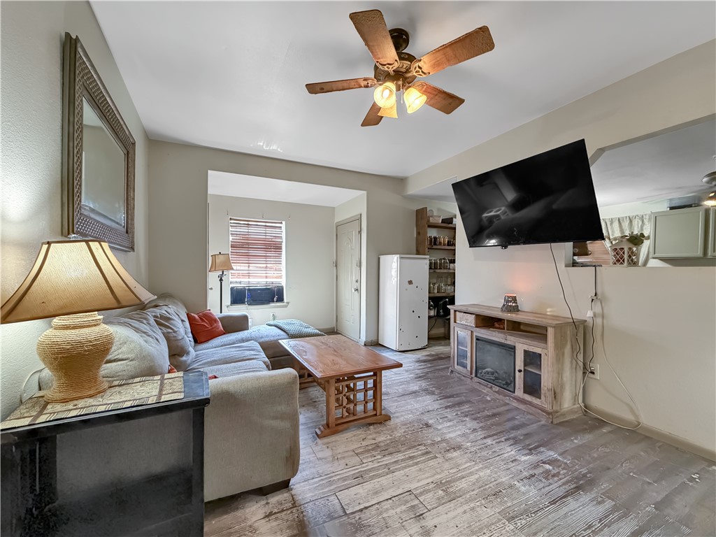 1913 Sandy Way Corpus Christi TX 78418