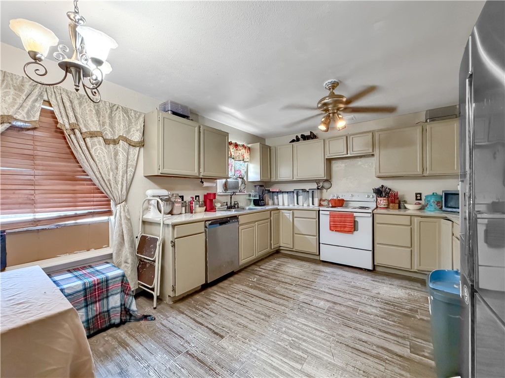 1913 Sandy Way Corpus Christi TX 78418