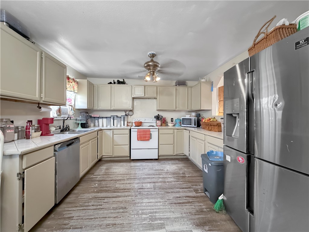 1913 Sandy Way Corpus Christi TX 78418