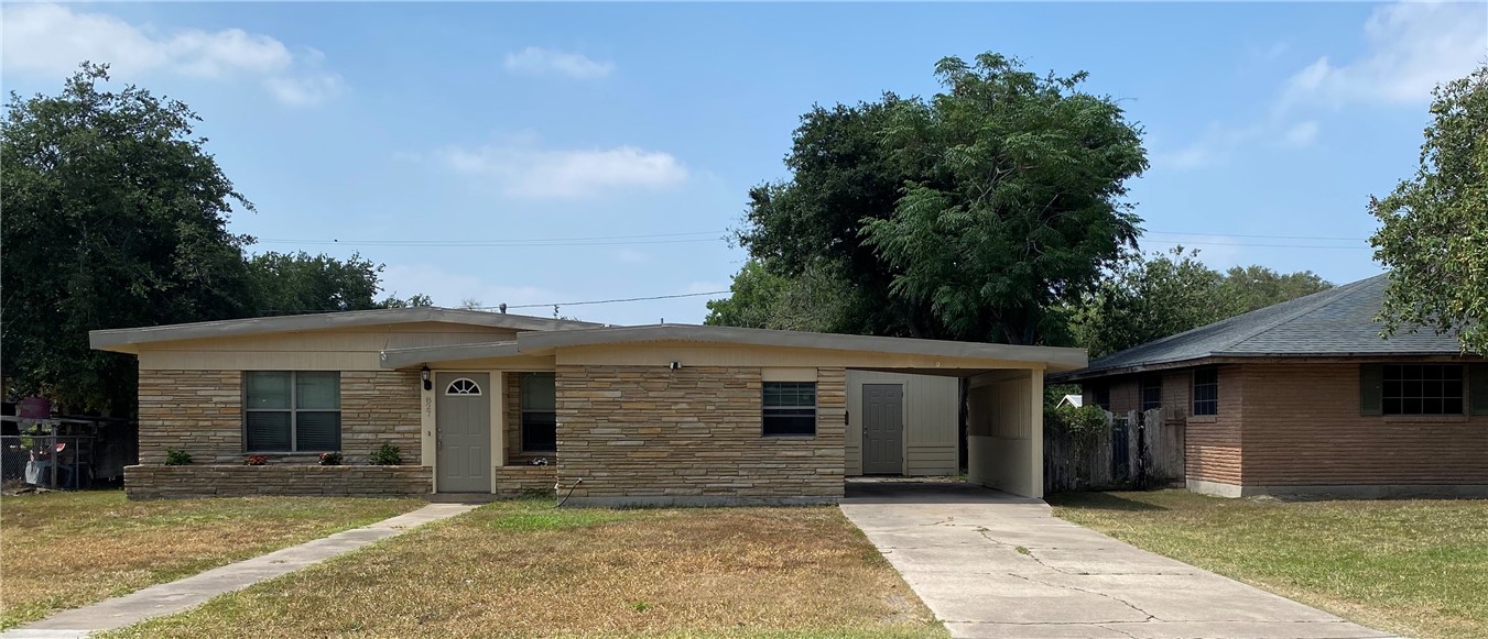 827 E Miller Avenue Kingsville TX 78363