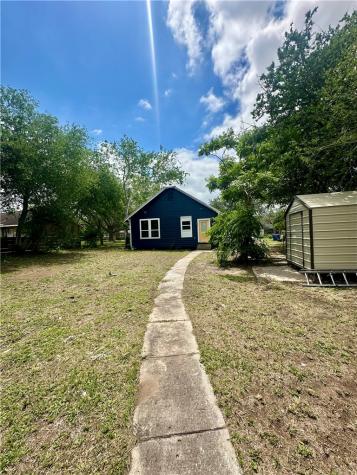 207 E Huntington Street Beeville TX 78102