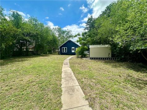 207 E Huntington Street Beeville TX 78102