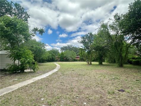 207 E Huntington Street Beeville TX 78102