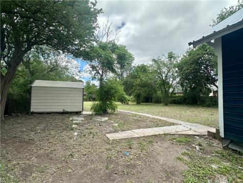 207 E Huntington Street Beeville TX 78102
