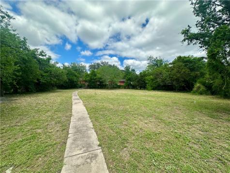 207 E Huntington Street Beeville TX 78102