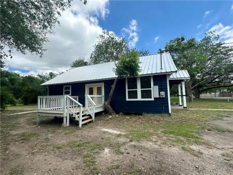 207 E Huntington Street Beeville TX 78102
