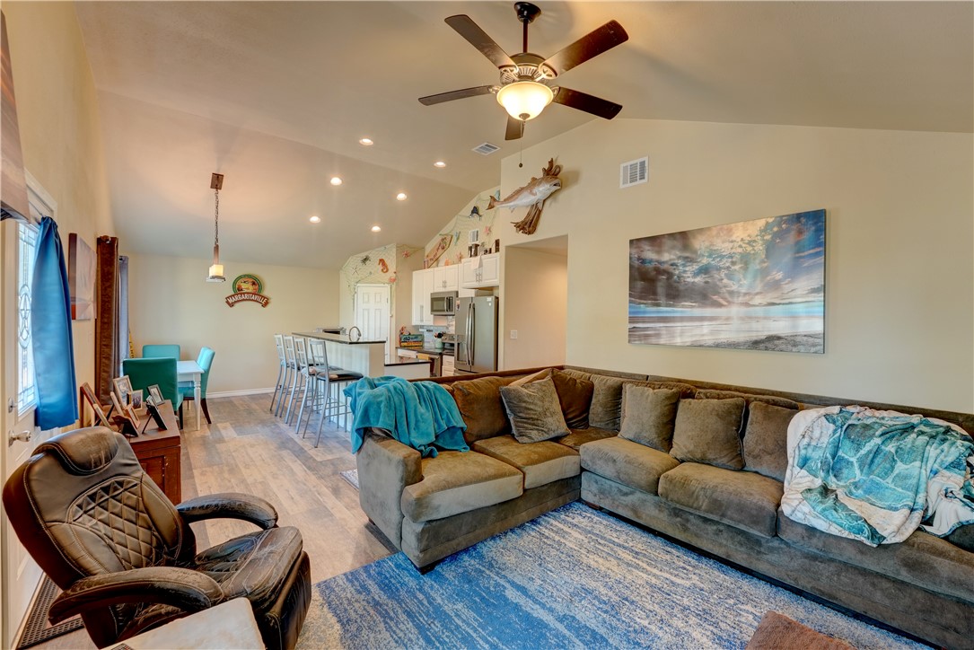 2102 Prairie Rockport TX 78382