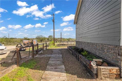 313 County Road 3033 Orange Grove TX 78372