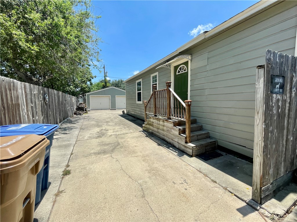 1242 Cambridge Drive Corpus Christi TX 78404