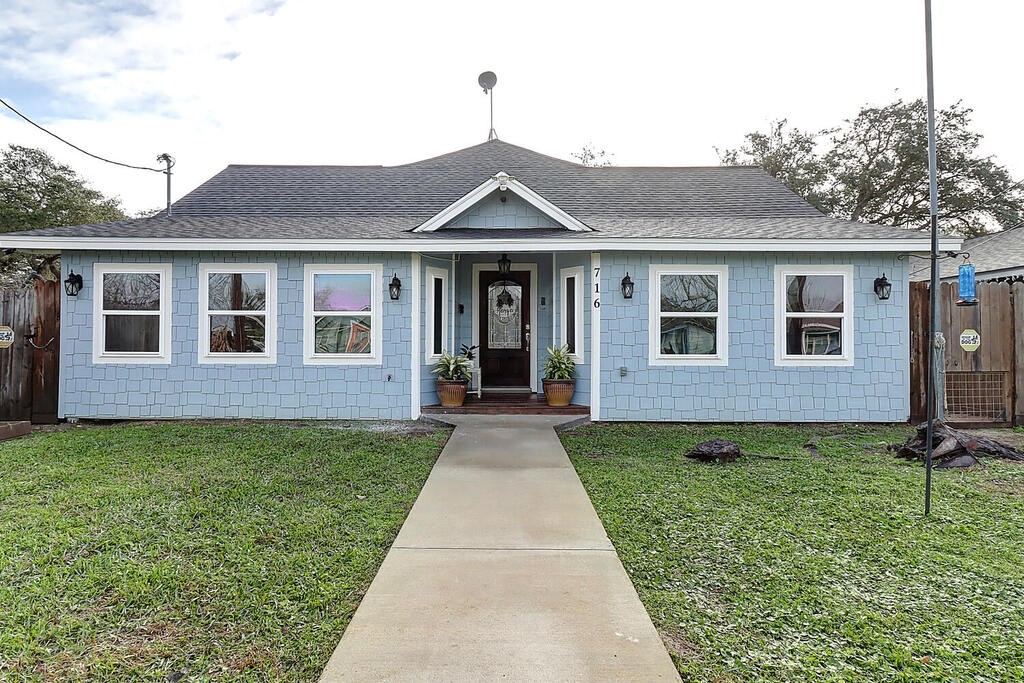 716 S Fuqua Street Rockport TX 78382