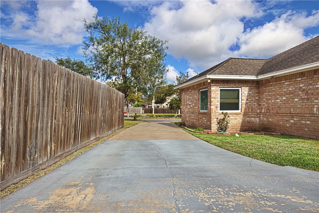 7725 Lake Baykal Drive Corpus Christi TX 78414