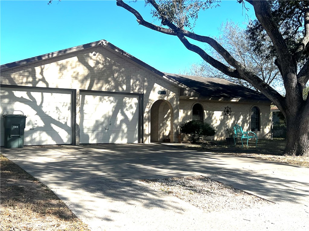 204 Escobar Street Alice TX 78332