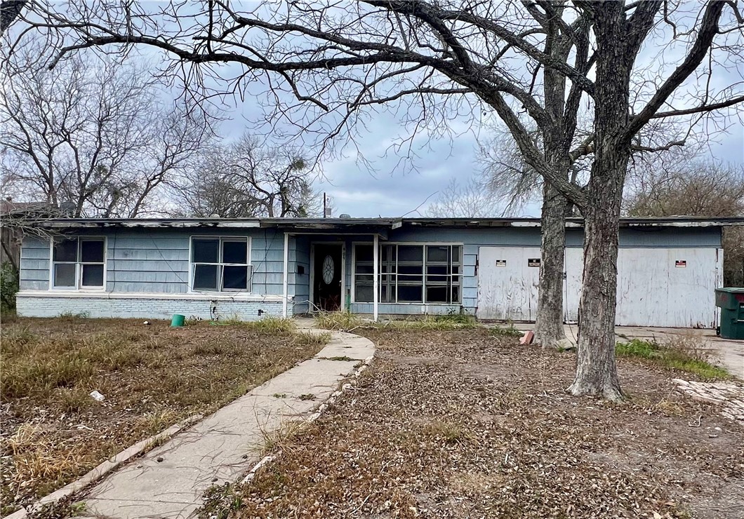 909 Highland Avenue Alice TX 78332