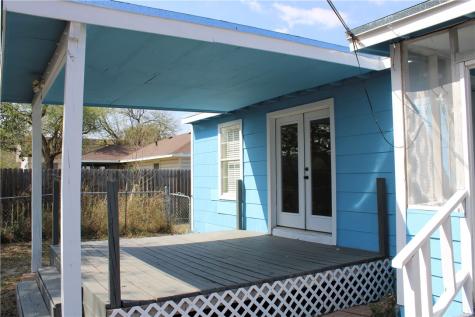 903 W Alice Avenue Kingsville TX 78363