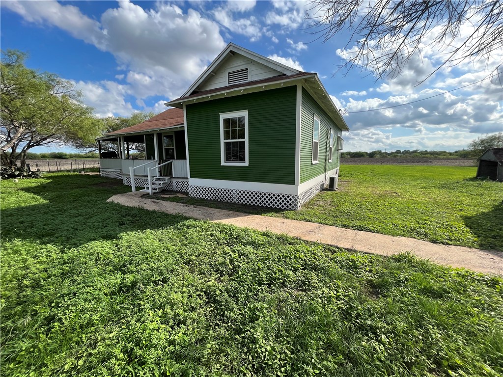 122 W Oregon Street Bishop TX 78343
