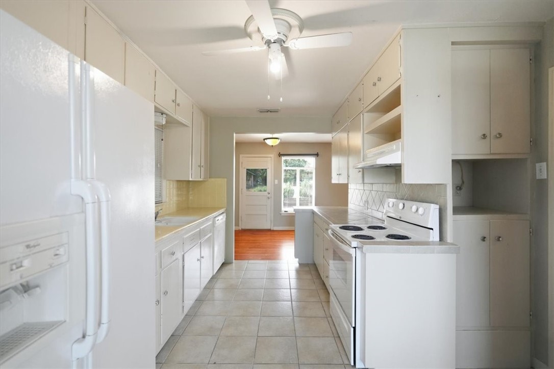 902 Bowie Street George West TX 78022