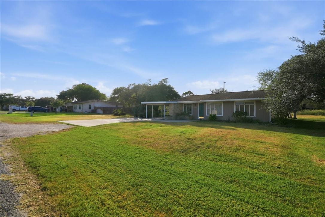 902 Bowie Street George West TX 78022