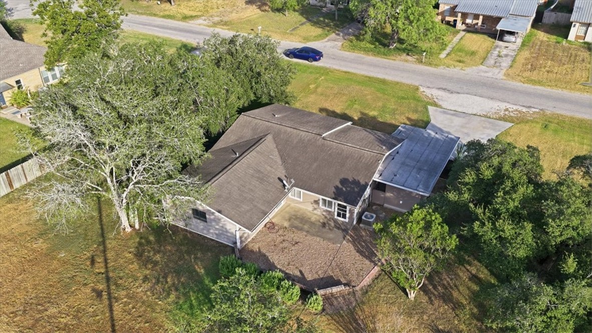 902 Bowie Street George West TX 78022