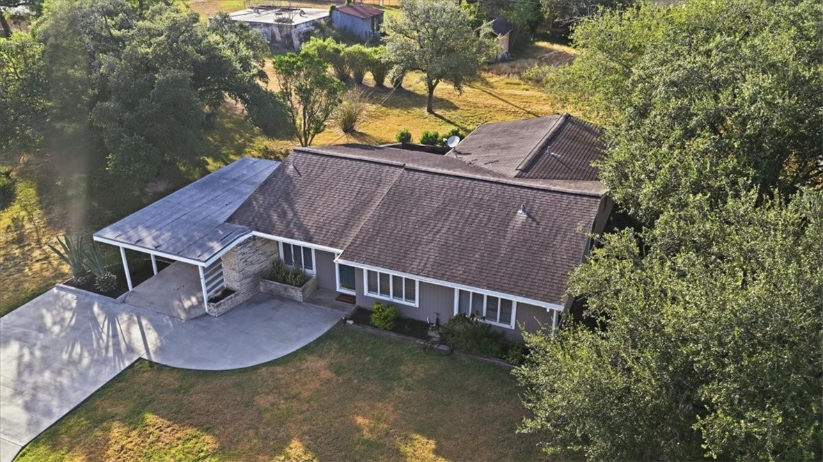 902 Bowie Street George West TX 78022