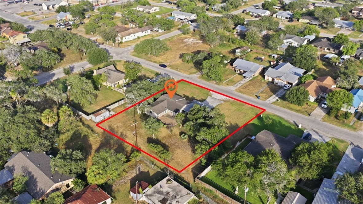 902 Bowie Street George West TX 78022