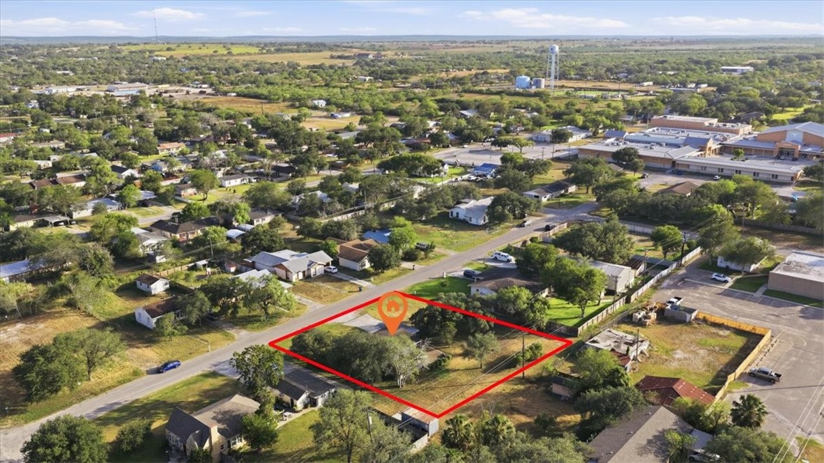 902 Bowie Street George West TX 78022
