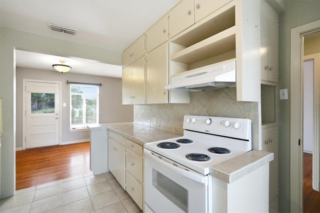 902 Bowie Street George West TX 78022