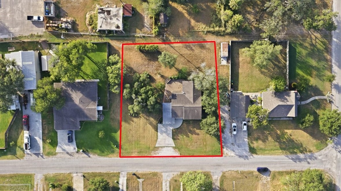 902 Bowie Street George West TX 78022