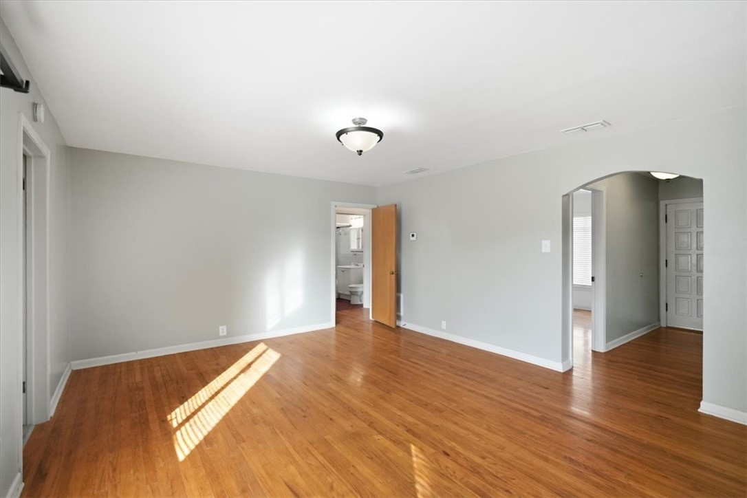 902 Bowie Street George West TX 78022