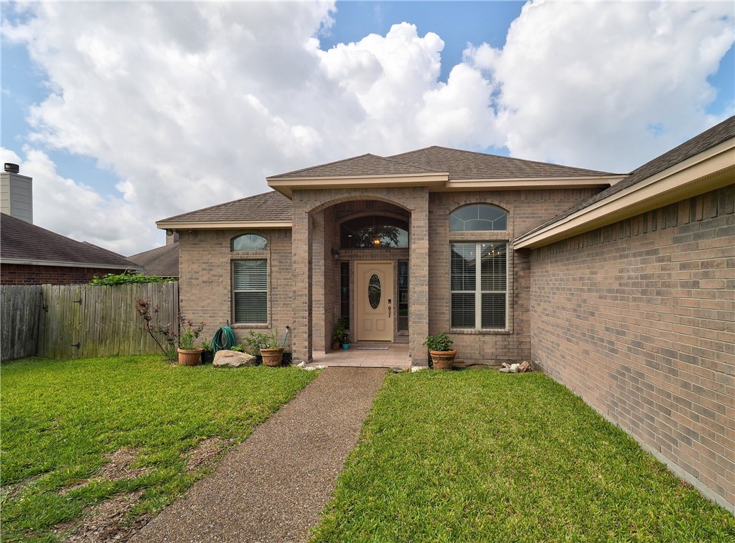 6825 King George Place Corpus Christi TX 78414