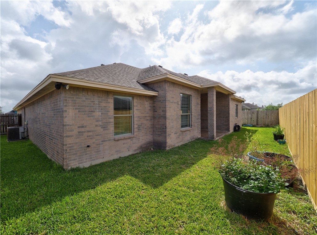 6825 King George Place Corpus Christi TX 78414