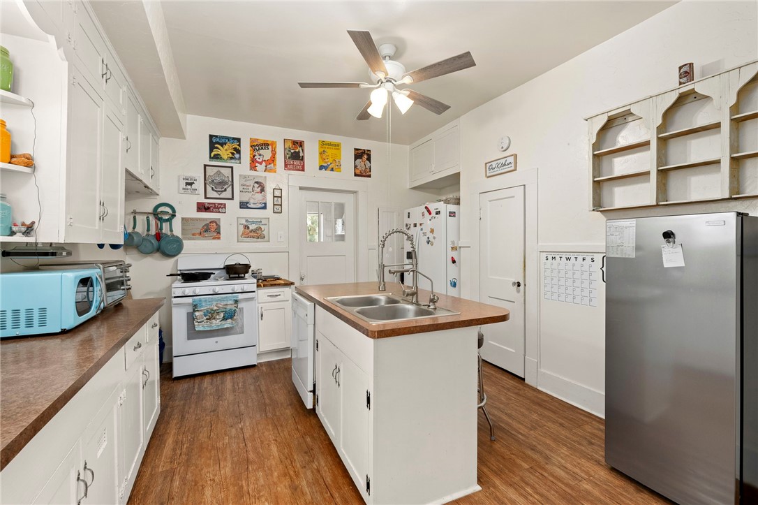 541 Robindale Bandera TX 78003